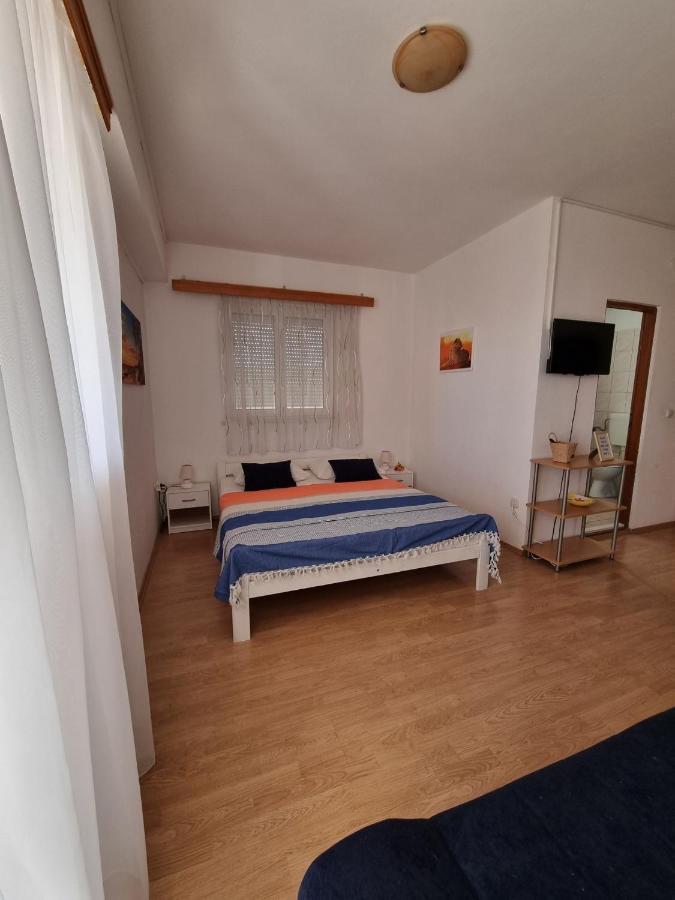 Apartments Vanja Skara Biograd Biograd Na Moru Exterior foto